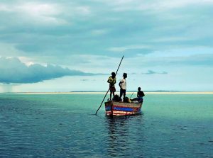 Embarcación con chicos vilanculos BC